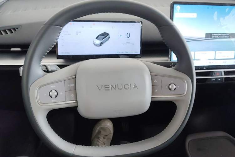 Used Venucia VX6 2025 Large Flat-Layout 520 Pro Steering Wheel
