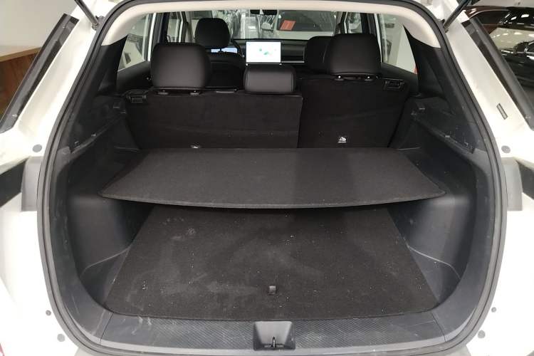 Used Venucia VX6 2025 Large Flat-Layout 520 Pro Trunk