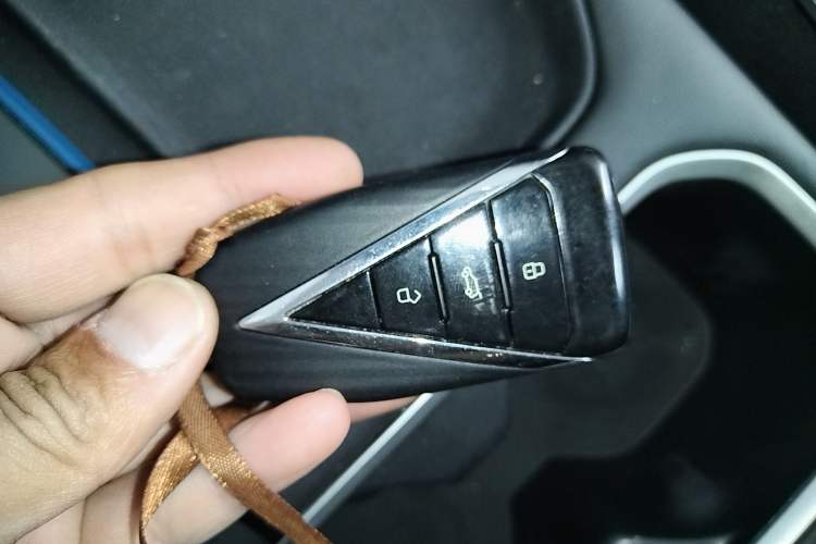 Used Venucia VX6 2025 Large Flat-Layout 520 Pro Vehicle Key