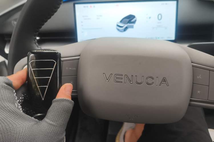 Used Venucia VX6 2025 Large Flat-Layout 520 Pro Vehicle Key