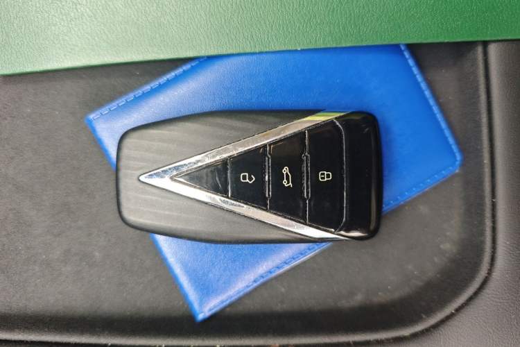 Used Venucia VX6 2025 Large Flat-Layout 520 Pro Vehicle Key