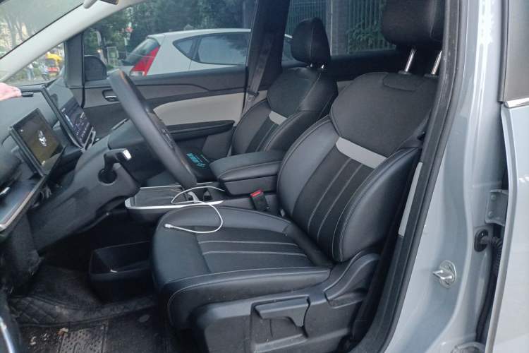 Used Venucia VX6 2026 Model Long-Range Luxury Edition Left Front Seat