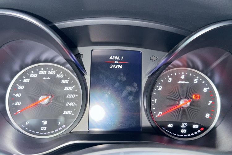 Used Venus 2023 2.0T Weihé Odometer Close Up