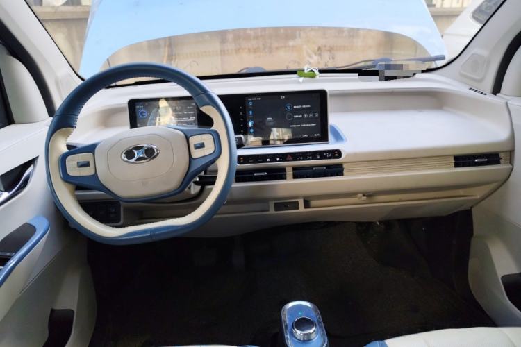 Used Vi Boma 2023 200km Luxury Edition Center Console