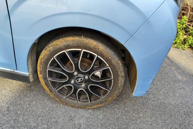 Used Vi Boma 2023 200km Luxury Edition Right Front Wheel Hub