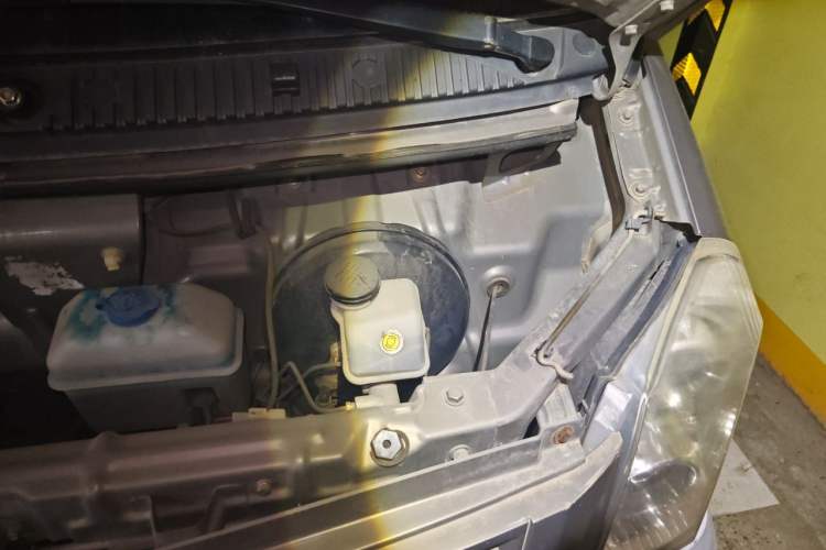 Used Victory V1 2014 1.0L Base Version Engine Bay Left
