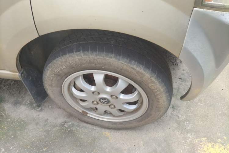 Used Victory V1 2014 1.2L Base Model Right Front Wheel Hub