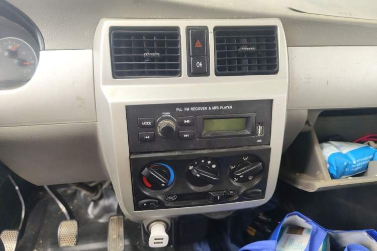 Used Victory V2 2017 1.3L Double-Blind Window HH413Q/P-A Audio And AC Panel