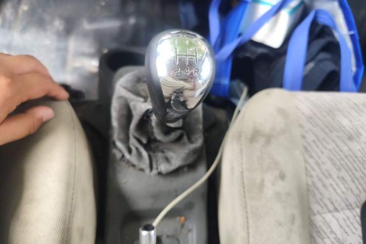 Used Victory V2 2017 1.3L Double-Blind Window HH413Q/P-A Gear Lever