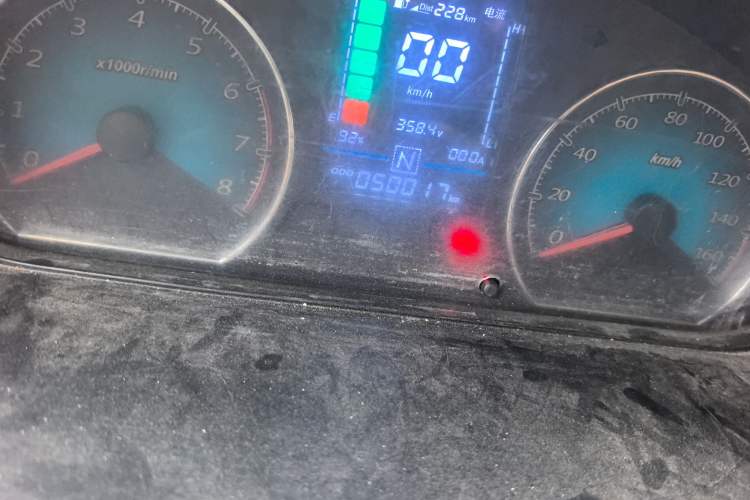 Used Victory V2E 2017 All-Electric 324V Odometer Close Up