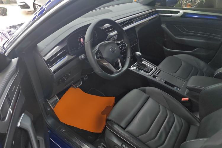 Used Volkswagen Arteon 2022 2.0T Shooting Brake R-Line Interior 3