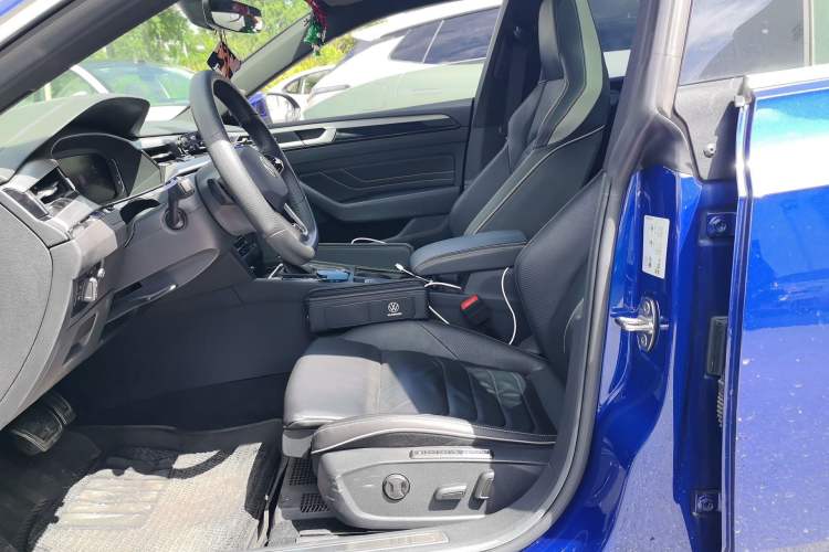 Used Volkswagen Arteon 2022 2.0T Shooting Brake R-Line Left Front Seat