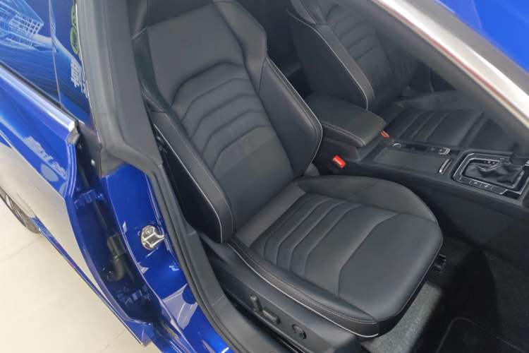 Used Volkswagen Arteon 2022 2.0T Shooting Brake R-Line Right Front Seat