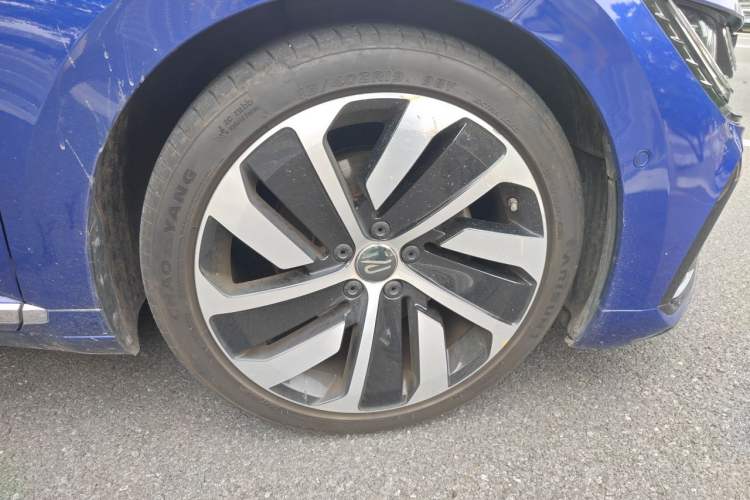 Used Volkswagen Arteon 2022 2.0T Shooting Brake R-Line Right Front Wheel Hub