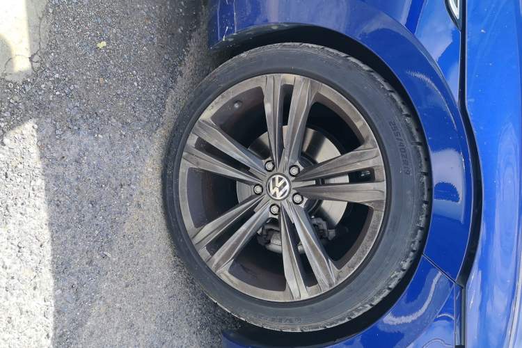 Used Volkswagen Arteon 2022 2.0T Shooting Brake R-Line Right Front Wheel Hub