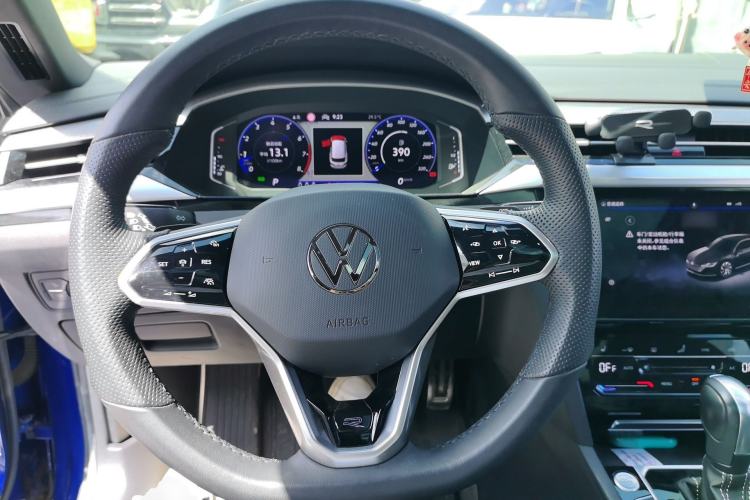 Used Volkswagen Arteon 2022 2.0T Shooting Brake R-Line Steering Wheel
