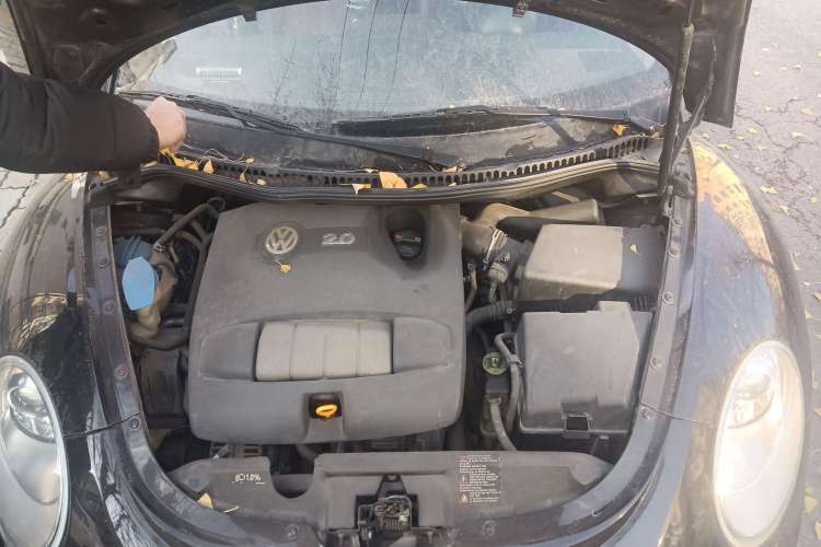 Used Volkswagen Beetle 2006 2.0 Convertible Luxury Edition Engine Bay