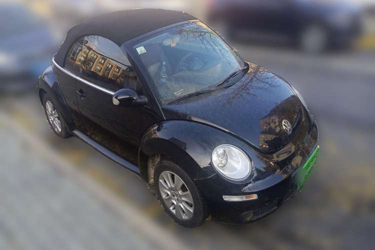 Used Volkswagen Beetle 2006 2.0 Convertible Luxury Edition Front Right 45 Deg
