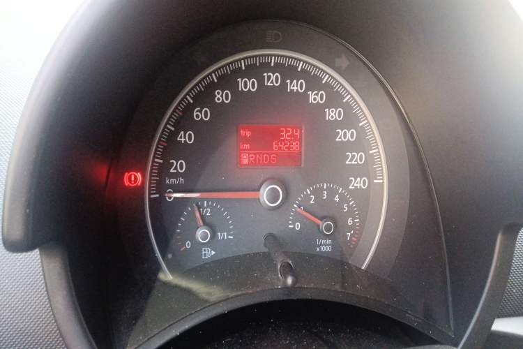 Used Volkswagen Beetle 2006 2.0 Convertible Luxury Edition Odometer Close Up