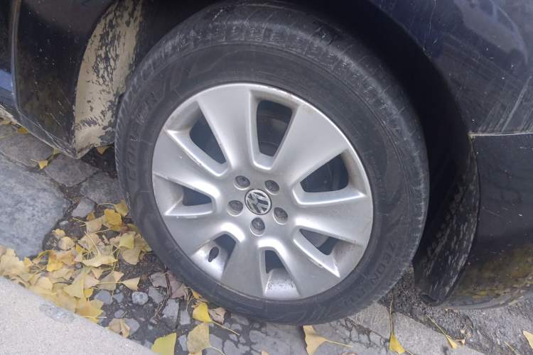 Used Volkswagen Beetle 2006 2.0 Convertible Luxury Edition Right Front Wheel Hub