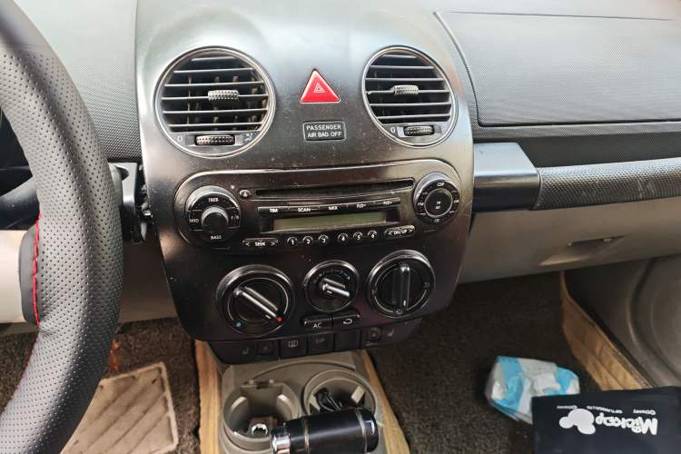 Used Volkswagen Beetle 2006 2.0 Luxury Edition Audio And AC Panel