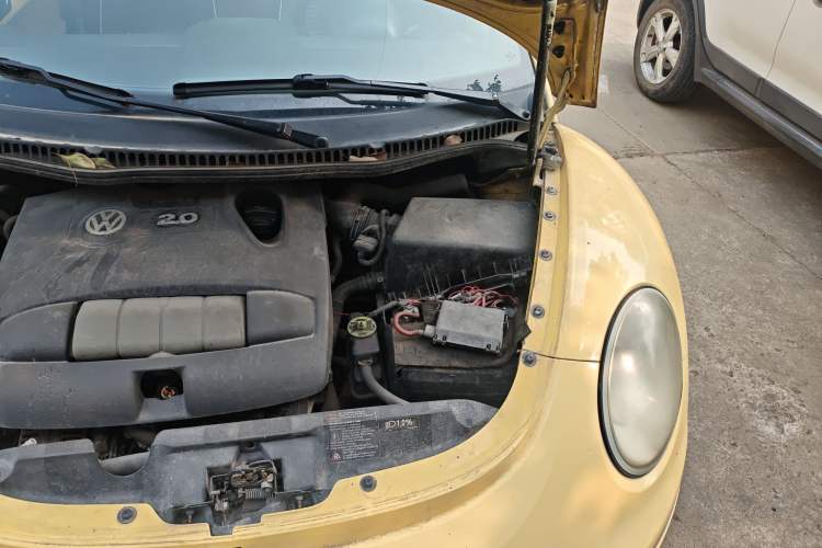 Used Volkswagen Beetle 2006 2.0 Luxury Edition Engine Bay Left