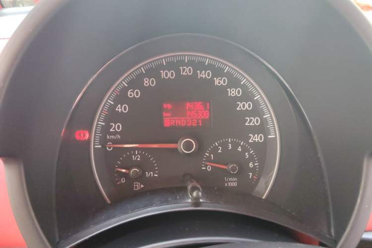 Used Volkswagen Beetle 2006 2.0 Luxury Edition Odometer Close Up
