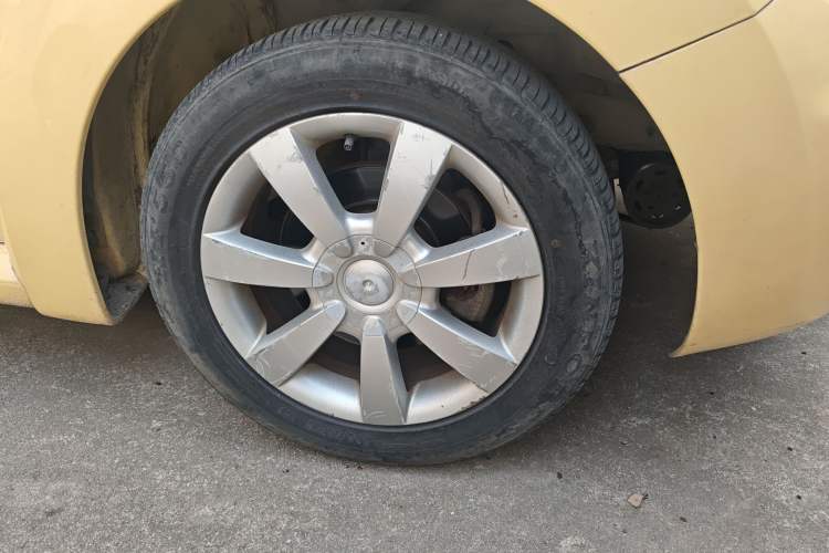 Used Volkswagen Beetle 2006 2.0 Luxury Edition Right Front Wheel Hub