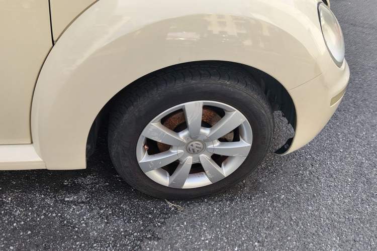 Used Volkswagen Beetle 2006 2.0 Luxury Edition Right Front Wheel Hub