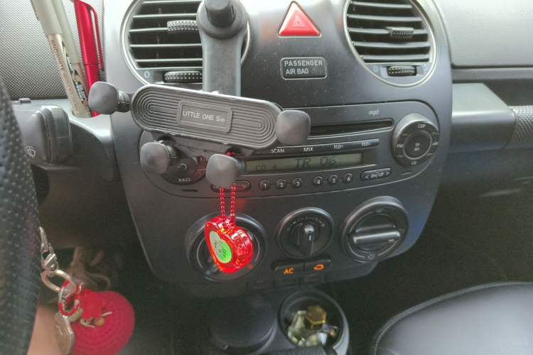 Used Volkswagen Beetle 2008 2.0 AT Standard Edition Audio And AC Panel