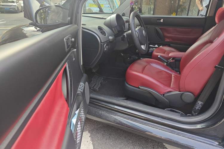 Used Volkswagen Beetle 2008 2.0 AT Top-Trim Version Driver Seat