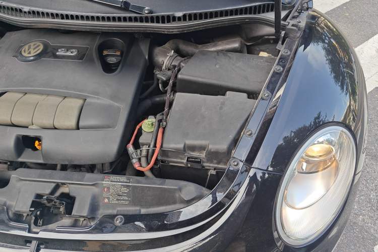 Used Volkswagen Beetle 2008 2.0 AT Top-Trim Version Engine Bay Left