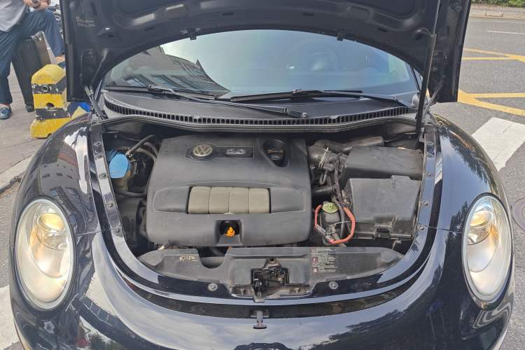 Used Volkswagen Beetle 2008 2.0 AT Top-Trim Version Engine Bay