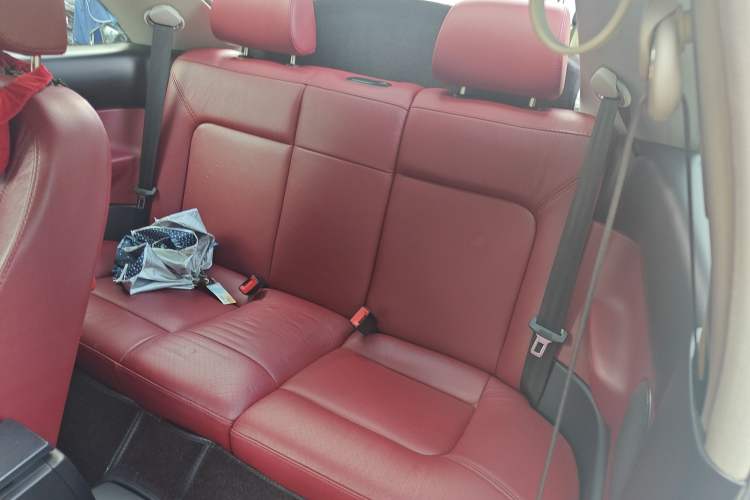 Used Volkswagen Beetle 2008 2.0 AT Top-Trim Version Left Rear Seat