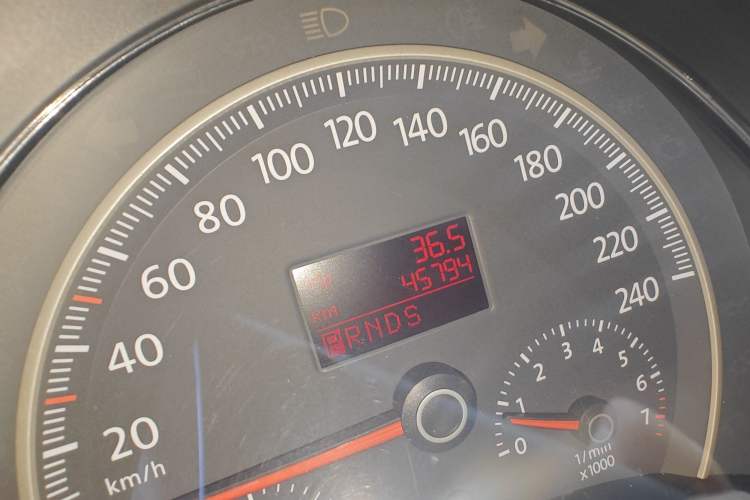 Used Volkswagen Beetle 2008 2.0 AT Top-Trim Version Odometer Close Up