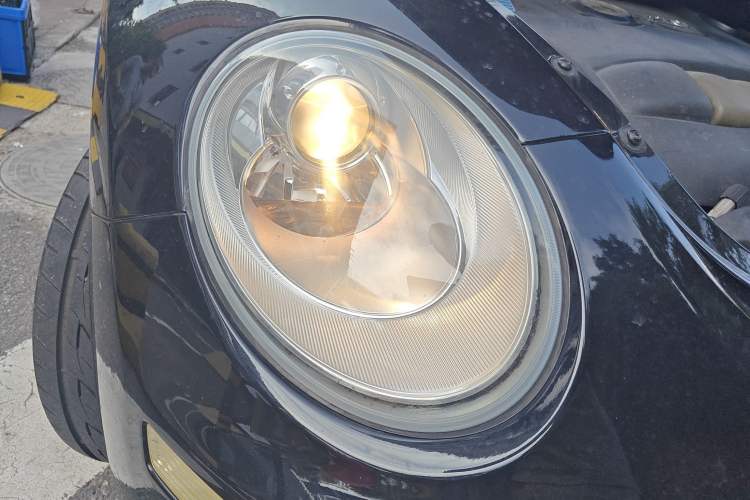Used Volkswagen Beetle 2008 2.0 AT Top-Trim Version Right Front Headlight