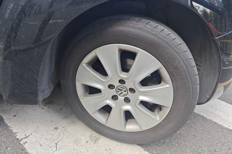 Used Volkswagen Beetle 2008 2.0 AT Top-Trim Version Right Front Wheel Hub