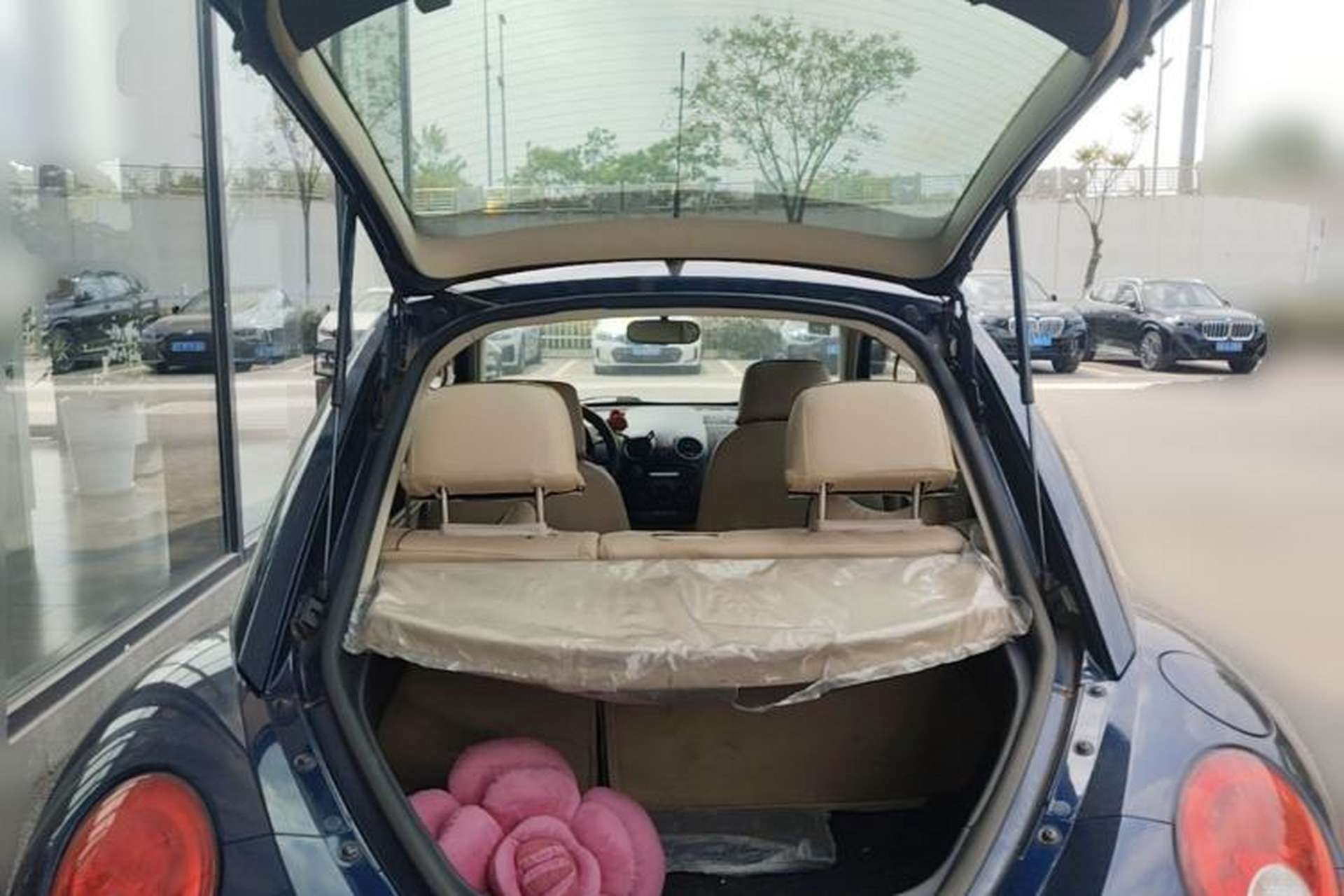 Used Volkswagen Beetle 2008 2.0 AT Standard Edition Trunk