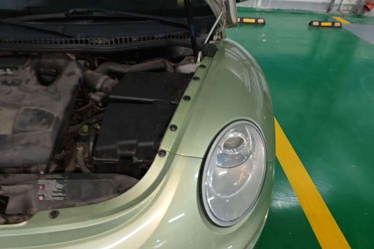 Used Volkswagen Beetle 2008 2.0 AT Standard Edition Engine Bay Left