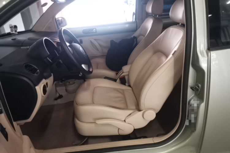 Used Volkswagen Beetle 2008 2.0 AT Standard Edition Left Front Seat