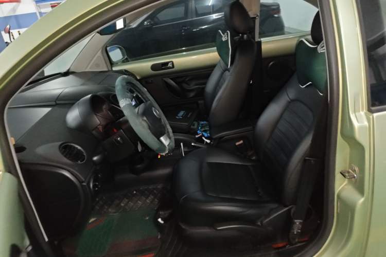 Used Volkswagen Beetle 2008 2.0 AT Standard Edition Left Front Seat