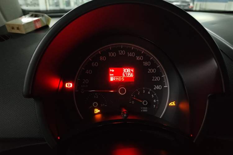 Used Volkswagen Beetle 2008 2.0 AT Standard Edition Odometer Close Up