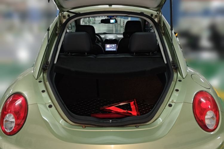 Used Volkswagen Beetle 2008 2.0 AT Standard Edition Trunk
