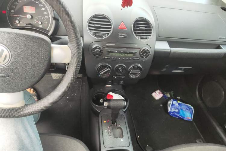 Used Volkswagen Beetle 2008 2.0 AT Top-Trim Version Audio And AC Panel