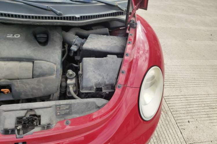 Used Volkswagen Beetle 2008 2.0 AT Top-Trim Version Engine Bay Left