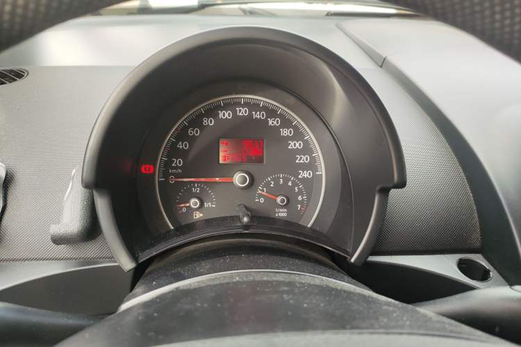 Used Volkswagen Beetle 2008 2.0 AT Top-Trim Version Instrument Cluster