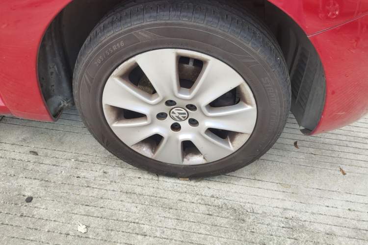Used Volkswagen Beetle 2008 2.0 AT Top-Trim Version Right Front Wheel Hub