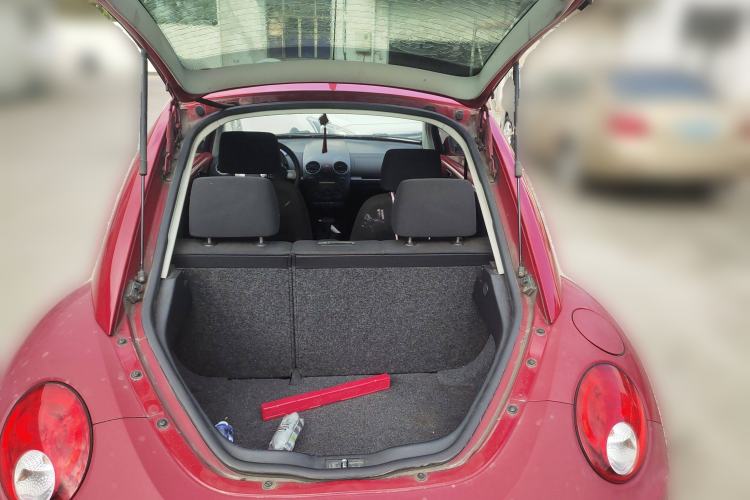 Used Volkswagen Beetle 2008 2.0 AT Top-Trim Version Trunk