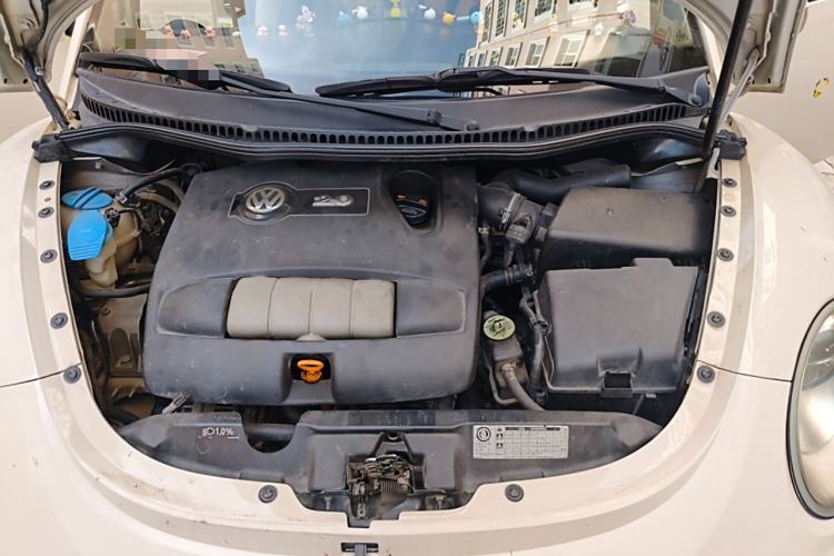 Used Volkswagen Beetle 2008 2.0 AT Standard Edition Engine Bay