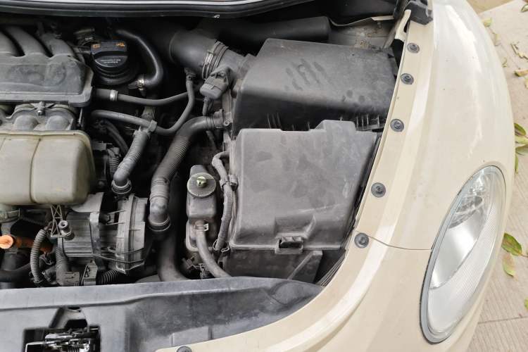 Used Volkswagen Beetle 2008 2.0 AT Standard Edition Engine Bay Left